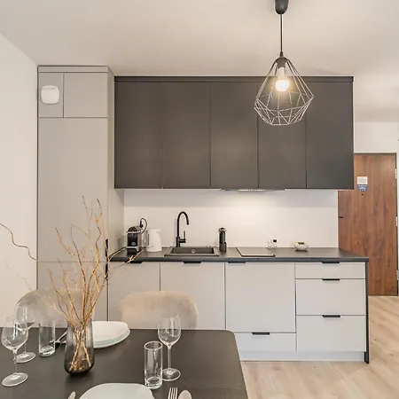 Appartement Grzegorzki - Balcony, Ac, Shops&tram Nearby - By Rentujemy *