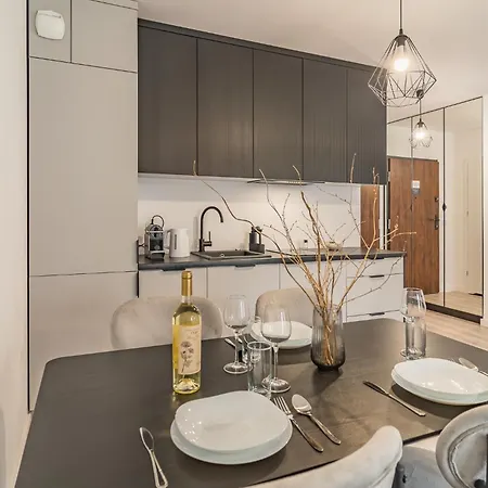 Grzegorzki - Balcony, Ac, Shops&tram Nearby - By Rentujemy Cracovia